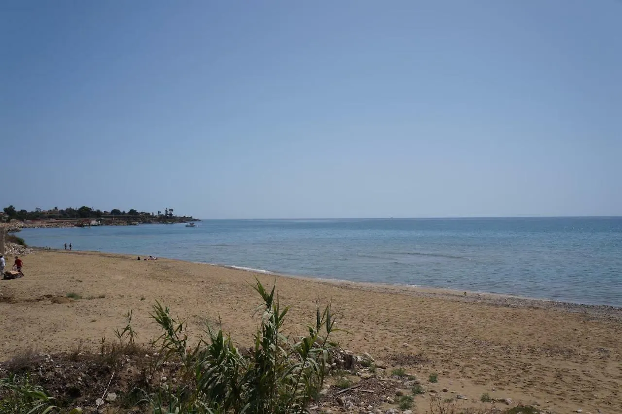 Villa Ana Maria Avola